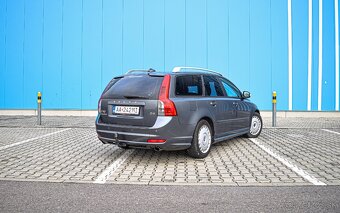 Volvo V50 D3 R-Design - 3