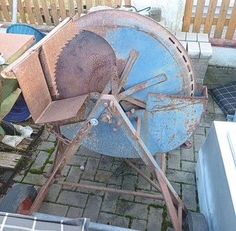 Predám cirkular na drevo metrovicu - 3