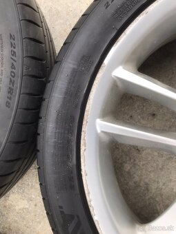225/40 R18 - 3