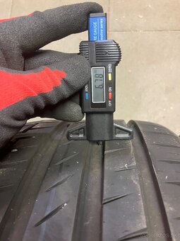 Continental 235/40 R19 letné - 3