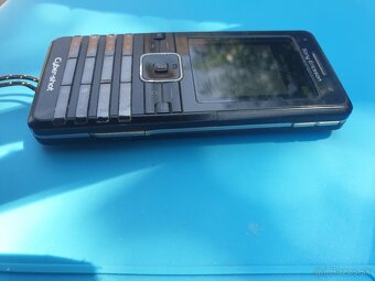 Sony Ericsson k770i - 3