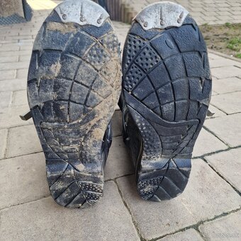 Čižmy, prilby, kombinéza - 3