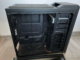 Skrinka Corsair Carbide 400R - 3