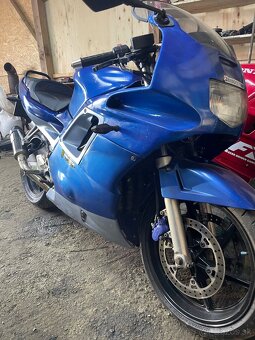 Honda cbr600f2 - 3