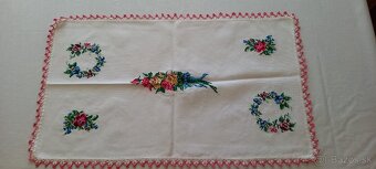 Staré vyšívané obrusy,retro závesy - 3