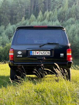 Predám Jeep Cherokee XJ LIMITED 4.0l benzín - 3