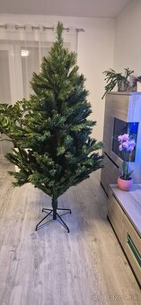 Predám top krásny vianočný stromček 2,05m. - 3