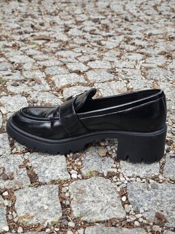 čierne lakované poltopánky, veľkosť 40 - 3