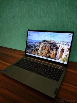 ThinkBook G2 i5 • 8GB • 256GB SSD - 3