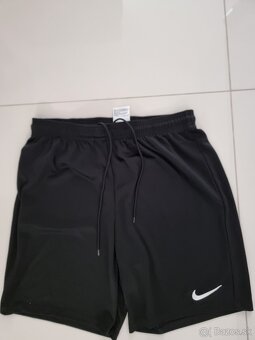 Predám krátke nohavice Nike - 3