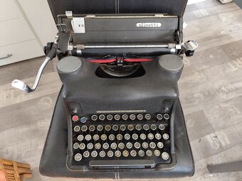 Starozitny pisaci stroj Olivetti m44 - 3