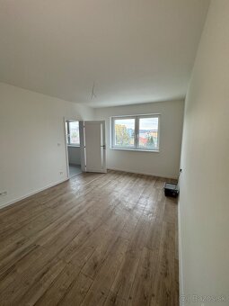 Nový 2 Izbový byt s balkónom 50m2 - V. V. Majakovského - 3