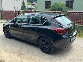 Opel Astra J 1.4T 2010 123000km kupované na SR - 3