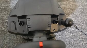 Predám Herný volant Logitech Momo - 3