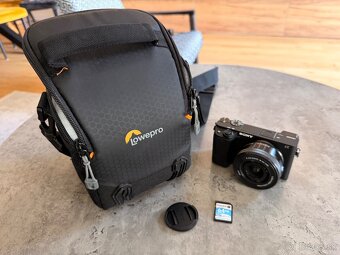 Sony A6400 + 16–50mm + 64GB karta + taška Lowepro - 3