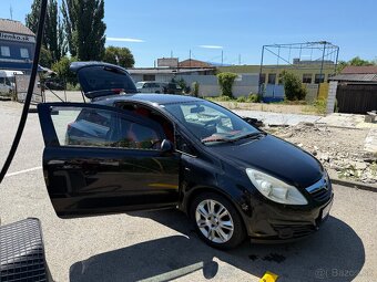 Predám Opel Corsa 1.2 benzín, r. v. 2007 - 3