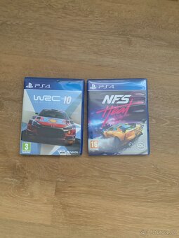 PlayStation 4 Slim - 3