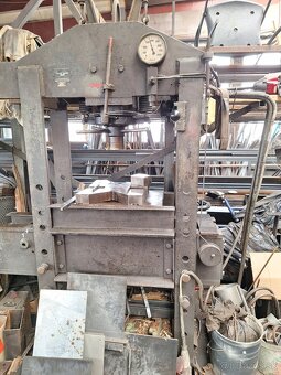 Lis hydraulický 80t - 3