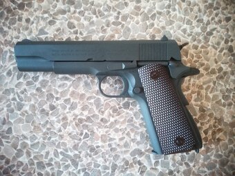 Airsoftová pištoľ. - 3