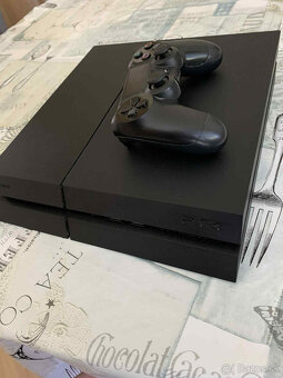 Predám Playstation 4 - 3