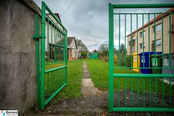 NA PREDAJ BYT v BYTOVOM DOME s vlas. POZEMKOM 325 m2, V. Šar - 3