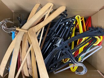 Vešiaky rôzne varianty 10 Euro za 100 kusov - 3