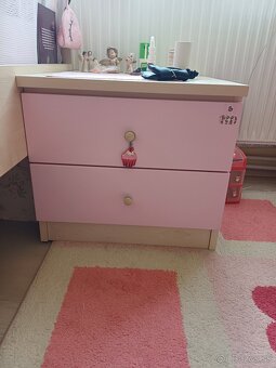 Rohová skriňa, dve komody a nočný stolík - 3