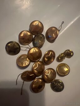 Vojenské gombíky cena spolu 5€ - 3