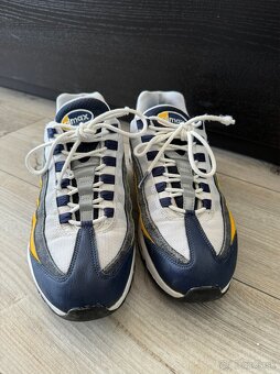 Nike Air Max 95 Michigan - 3