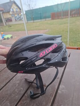 Predám Dámsku cyklistickú prilbu GIRO black/rasberry, women - 3