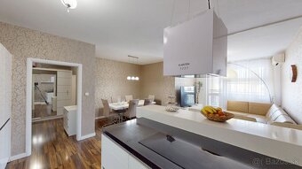 Jedinečný trojizbový byt s dvoma balkónmi v centre Malaciek- - 3
