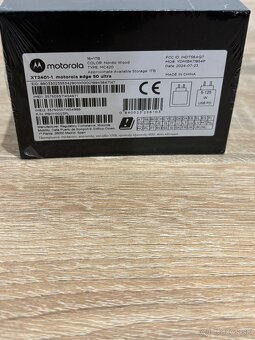 Nová Motorola Edge 50 Ultra v drevenom dizajne - 3