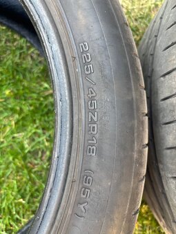 Dunlop 225/45 r18 - 3