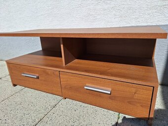 Skrinka pod TV - 3