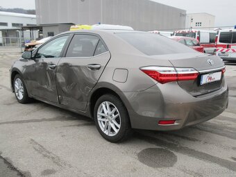 Toyota Corolla sedan - 3