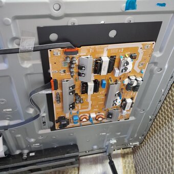 Predám  QE55Q70RAT  (  oprava náhradné diely ) - 3