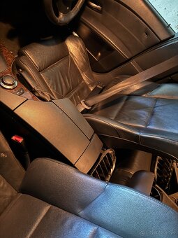 Rozpredám BMW e60 525d 130kw - 3