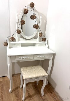 Kozmetický stolík - 3