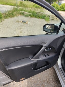 Toyota Avensis 2010, automat - 3