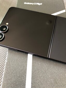 Samsung Galaxy Z Flip 7 256Gb Black - 3