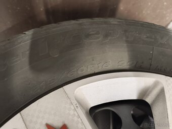 Zimné gumy 215/60 r16 na 5x112 plechových diskoch - 3