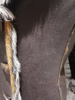 Dámsky kabát z umelej kožušiny a brúsenej kože – Tmavohnedý - 3