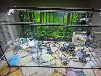 Akvarium zo stolíkom - 3