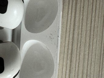 Apple AirPods (3. generácia) s MagSafe nabíjacím puzdrom - 3