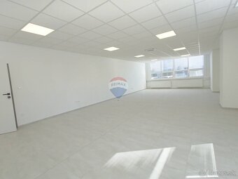 REZERVOVANÉ Kancelársky priestor 78m2 s parkovaním v Trnave  - 3