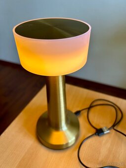 BEZDRÔTOVÁ DOTYKOVÁ LED LAMPA - 3