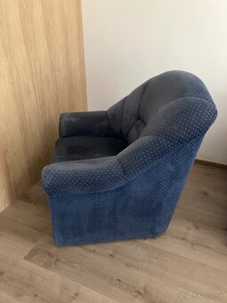 Kreslo tmavomodrej farby - 3