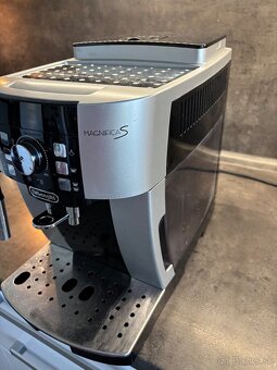 Predám plnoautomatický kávovar Delonghi - 3
