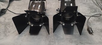 Divadelný reflektor 500w fresnel s clonami - 3