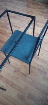 Stôl a stoličky. - 3